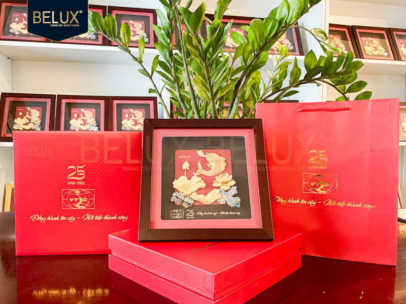 Lô 300 tranh cá chép hóa rồng dát vàng 24k 24x24cm VTTC thiết kế theo yêu cầu